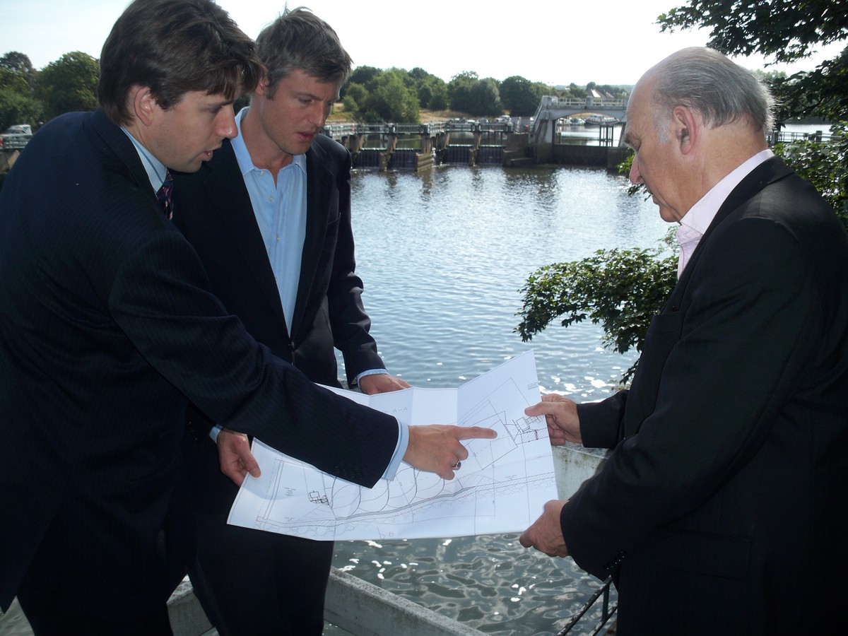 Project Manger James Heather with MPs Zac Goldsmith and Vince Cable